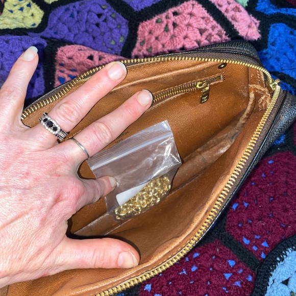 🛑SOLD🛑🎉HOST PICK🎉Beautiful Authentic (SL0942) Louis Vuitton Marley Dragonne - Picture 16 of 16